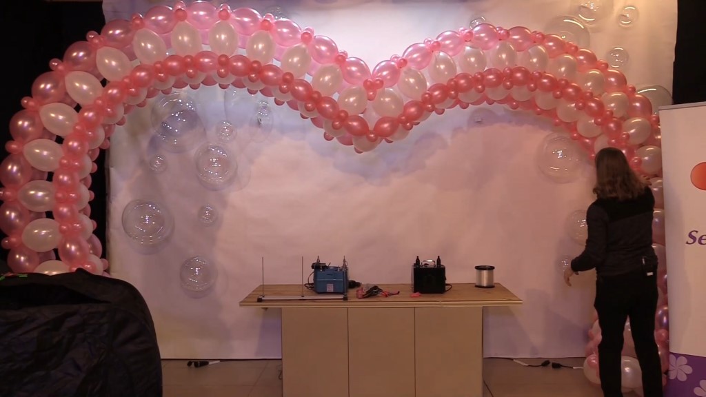 Balloon Heart Arch Tutorial