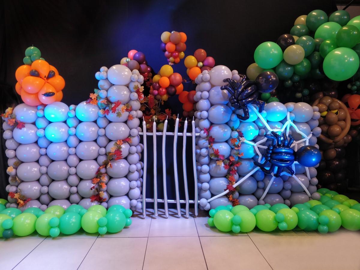 Halloween Balloon Backdrop